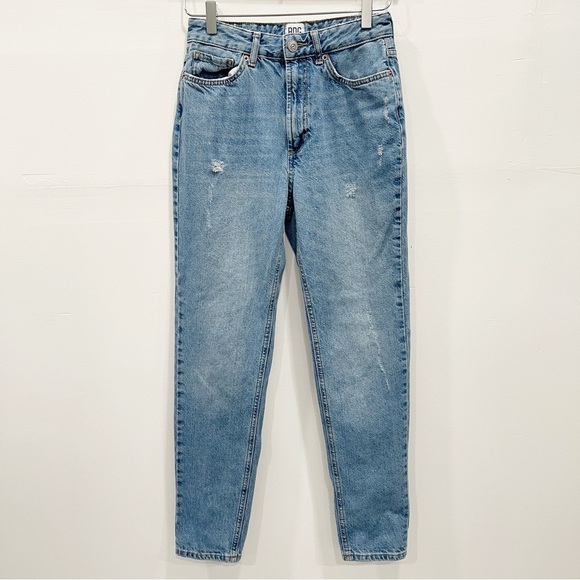 Urban Outfitters BDG High Rise Mom Jeans Light Wash Size 26 - Picture 1 of 10
